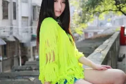 娱乐圈四大劲爆新闻：关晓彤海边热吻、黄晓明独处3小时、黄子韬海外生子赵丽颖错失大奖引热议